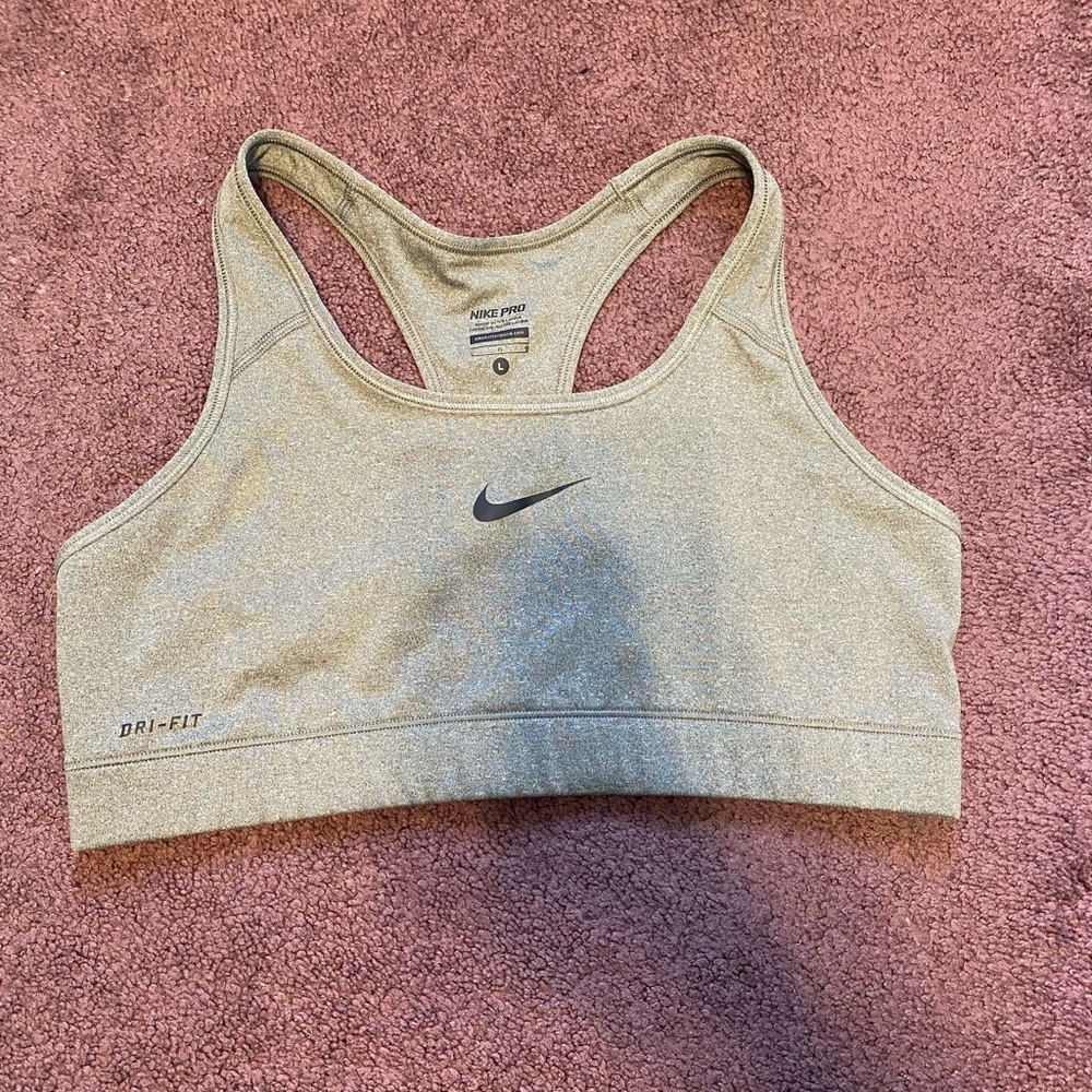 EUC Nike Pro sports bra. Size L